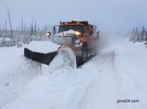 As winter storms approach the US, heavy snow snarls traffic 4 Heavy snow snarls travel as winter storms hit US