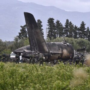 4 on board a plane that crashed in the Philippines are being sought 2 4 on board a plane that crashed in the Philippines are being sought