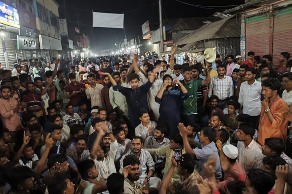 Attack on NCP Leader Hannan Masud’s Rally in Noakhali Leaves 15 Injured 3 Sit-in protest against attack on Hannan Masud's road rally at Jahajmara Bazaar